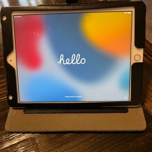 iPad Air 2 with 64GB includes case and charging cord